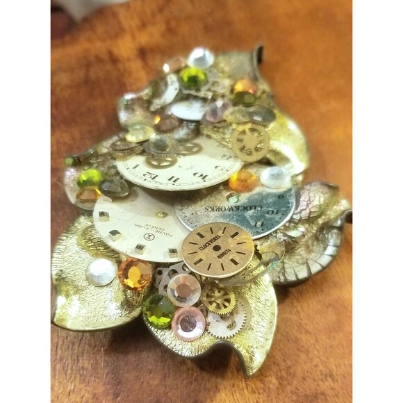 Vintage 1980s Steampunk Assemblage Brooch Using Vintage Jewelry & Watch Parts - Picture 4 of 5
